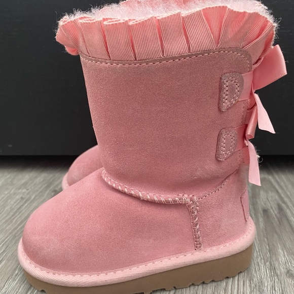 Kids Ugg Bailey Bow Light Pink Boots - Picture 11 of 16
